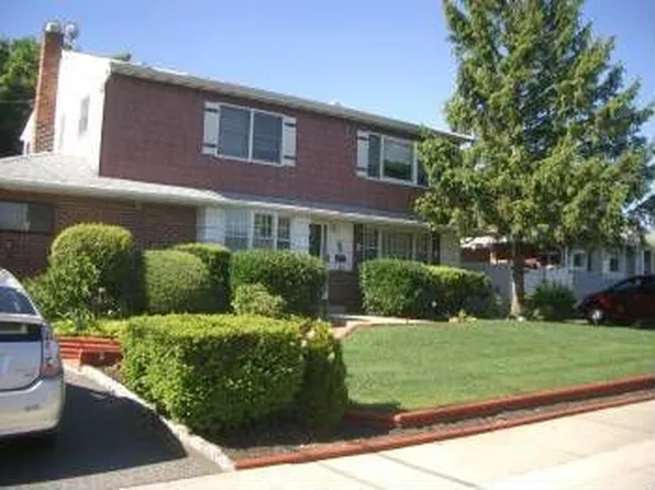 421 Mansfield Ave, Levittown, NY 11756