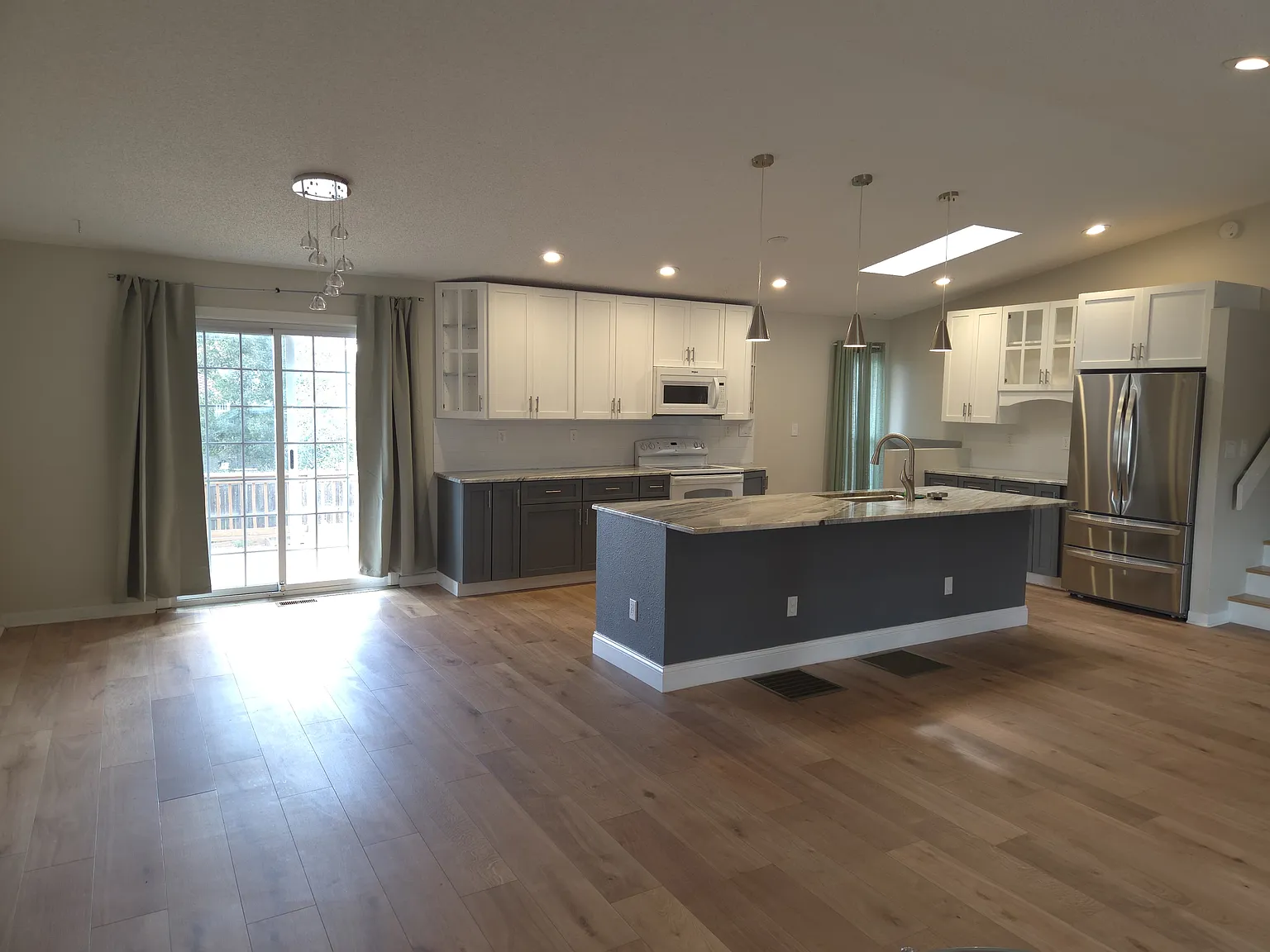 4 bed, 1908 sqft, $2,850 — Photo 4