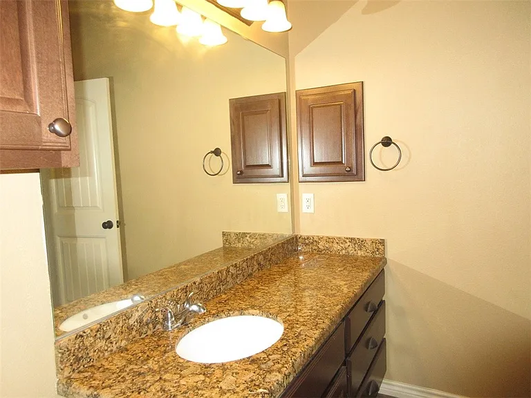 2907 Old Ironsides Dr — Photo 5