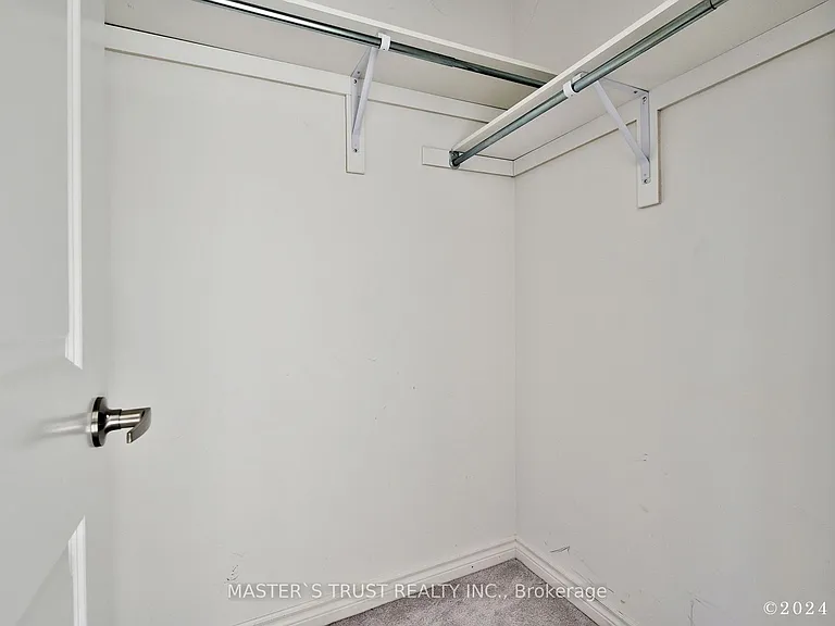 2501 Littlefield Cres — Photo 29
