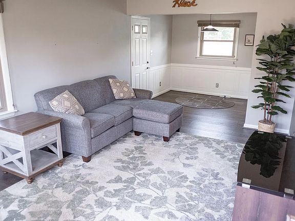2nd image of 4821 Delmar St