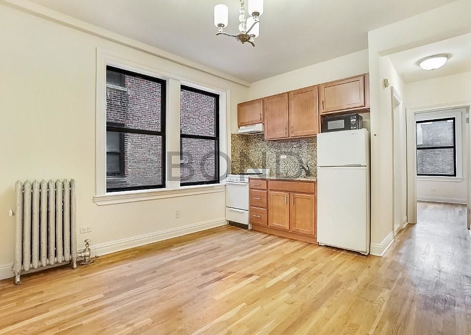 1st image of 245 W 51st St #812A