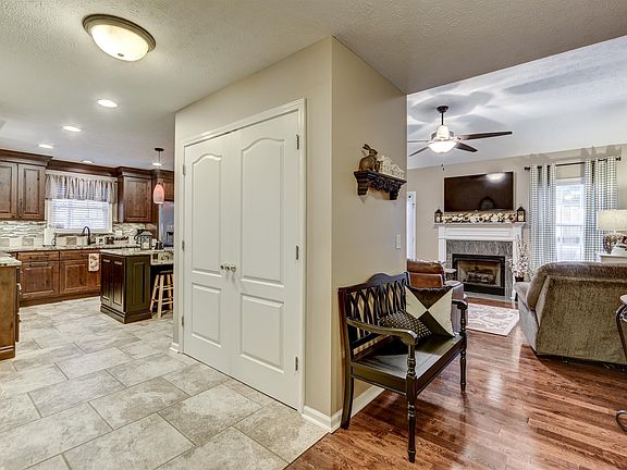 3rd image of 200 Buttonwood Dr