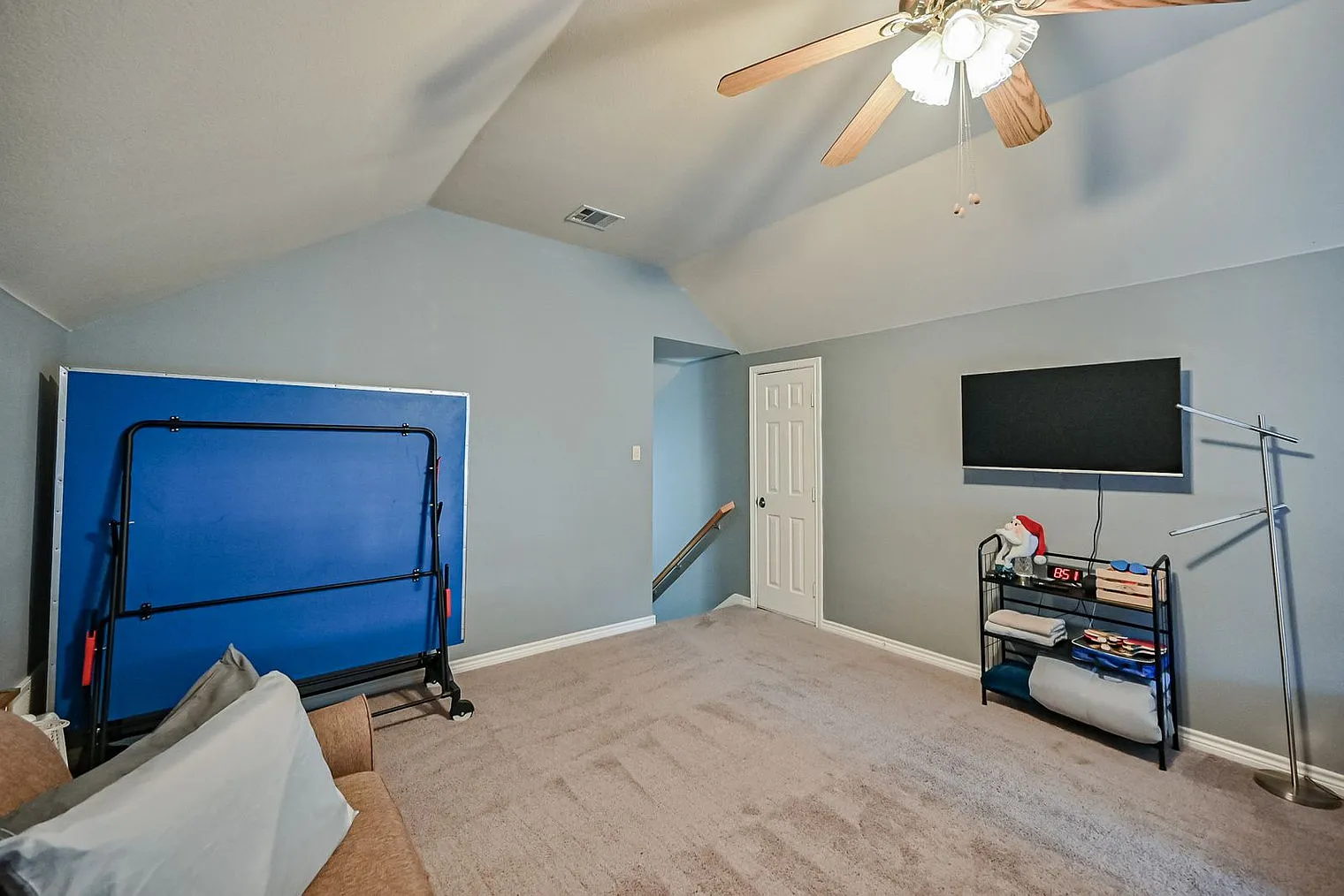 4 bed, 2.0 bath, 2325 sqft, $5,589 — Photo 4