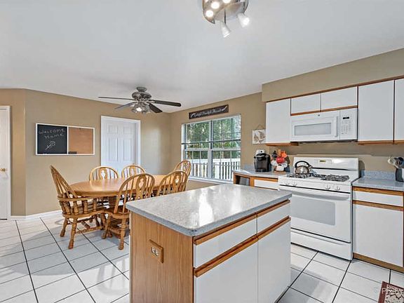 5th image of 736 Royal Glen Dr