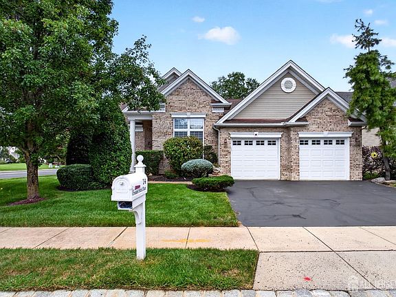 2nd image of 14 Crooked Stick Pl