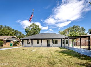 2507 Englewood Rd, Ocean Springs, MS 39564