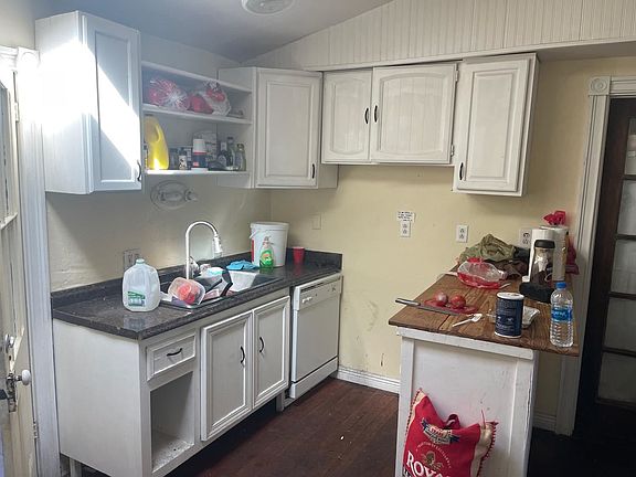 2nd image of 218 2nd Ave