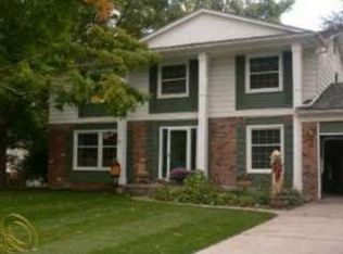 668 Sedgefield Dr, Bloomfield Hills, MI 48304