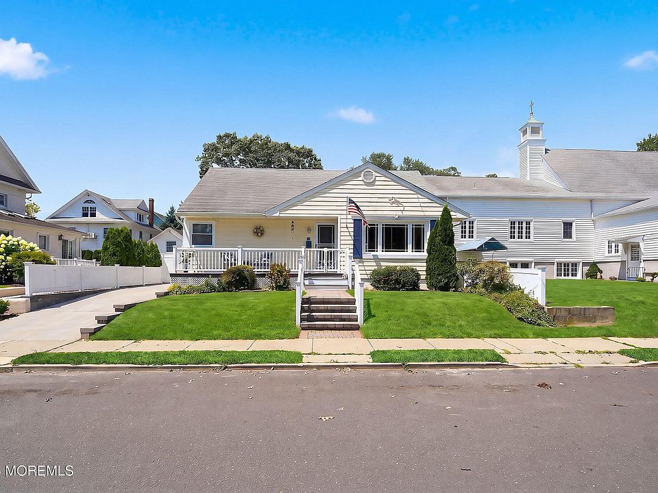 1st image of 305 Hammond Avenue