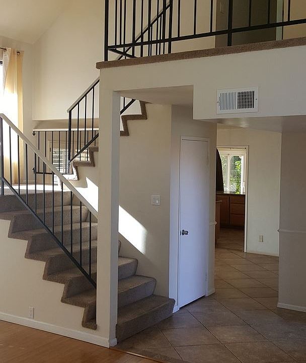 1st image of 302 Larkspur Dr