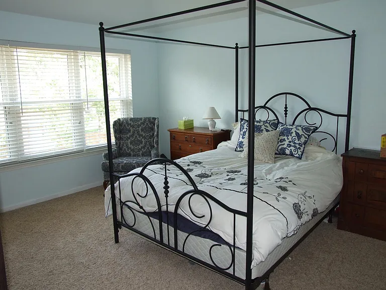 2221 Bershire Dr — Photo 14