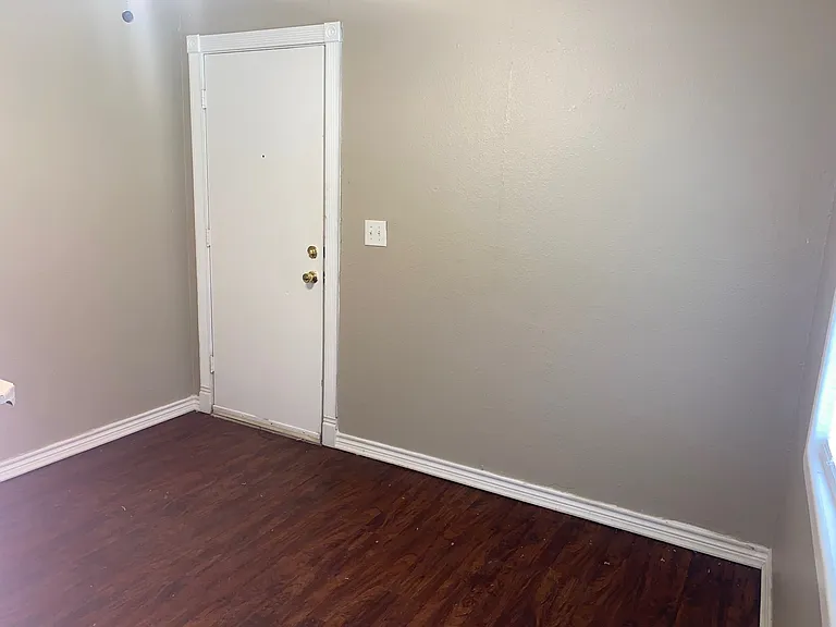 404 N Lindsey St — Photo 3