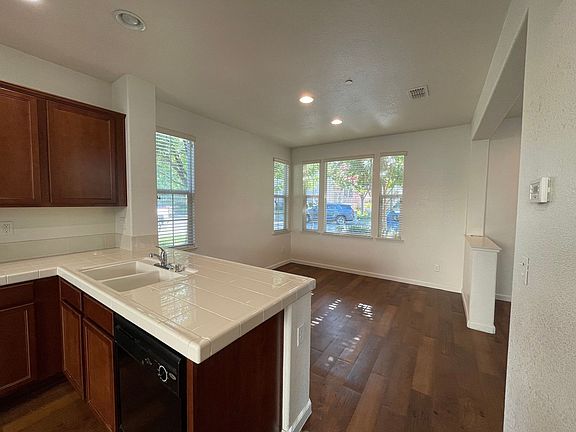 4th image of 173 Barnhill Dr
