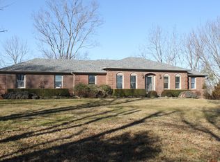 2098 Red House Rd, Richmond, KY 40475