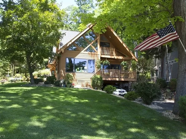 273 W Shore Trl, Sparta, NJ 07871