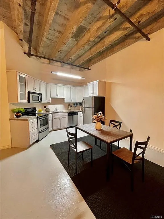 Studio, 670 sqft, $1,950 — Photo 2