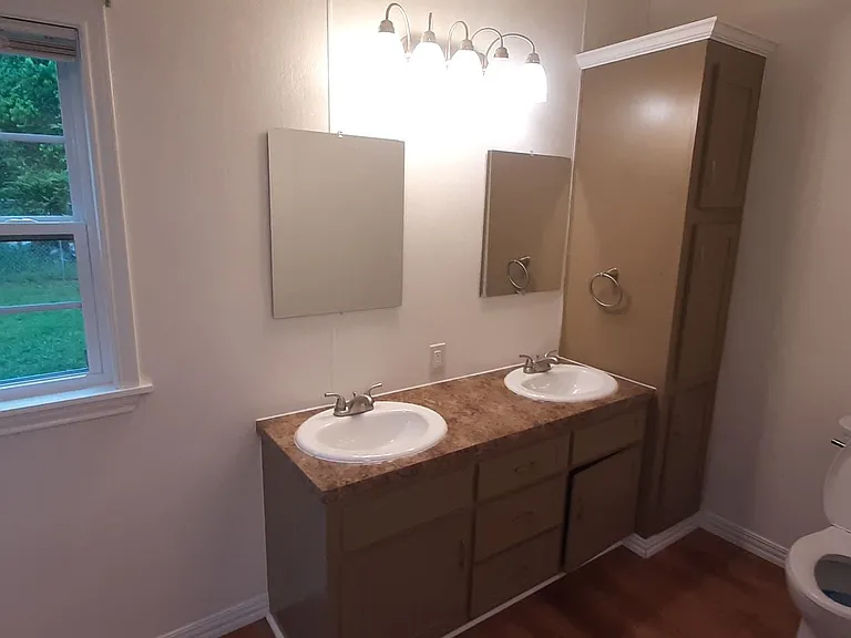 261 Romance Rd — Photo 10