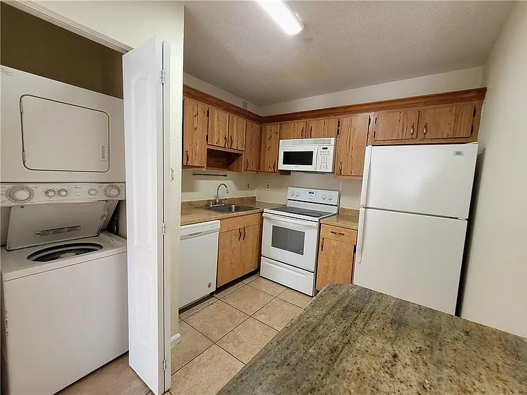 11096 Royal Palm Blvd — Photo 5
