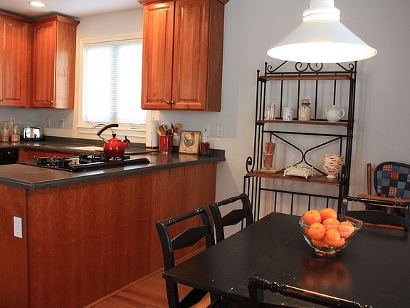 Kitchen & Eating area