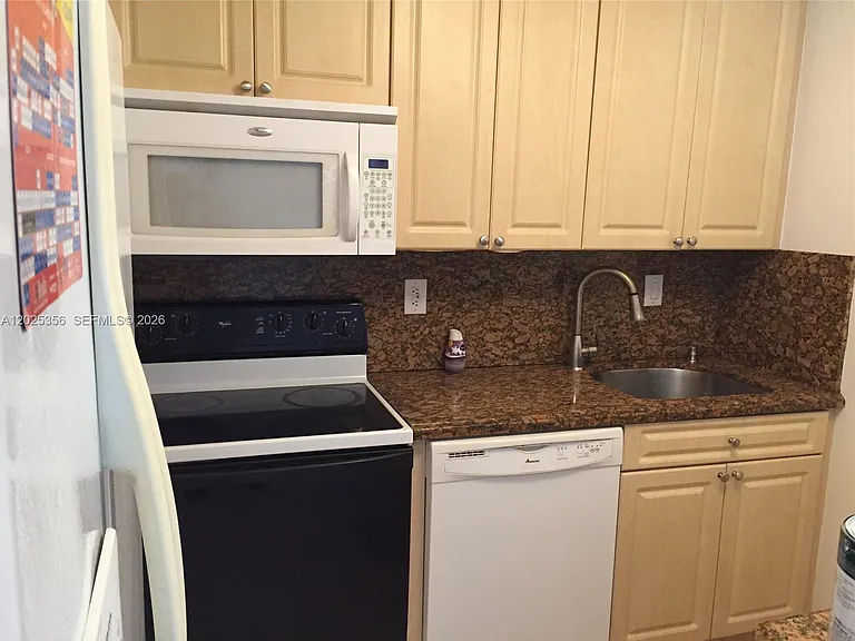 15570 SW 76th Ln #B93-9 — Photo 8