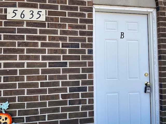 3 bed, 1.5 bath, $1,389 — Photo 1