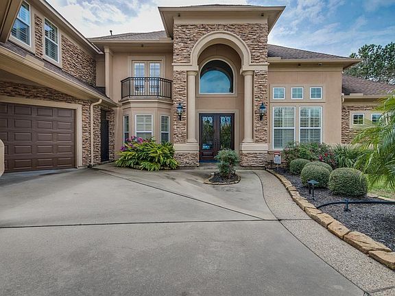 The southern beauty front entry porch is supported by 2 pillars.
