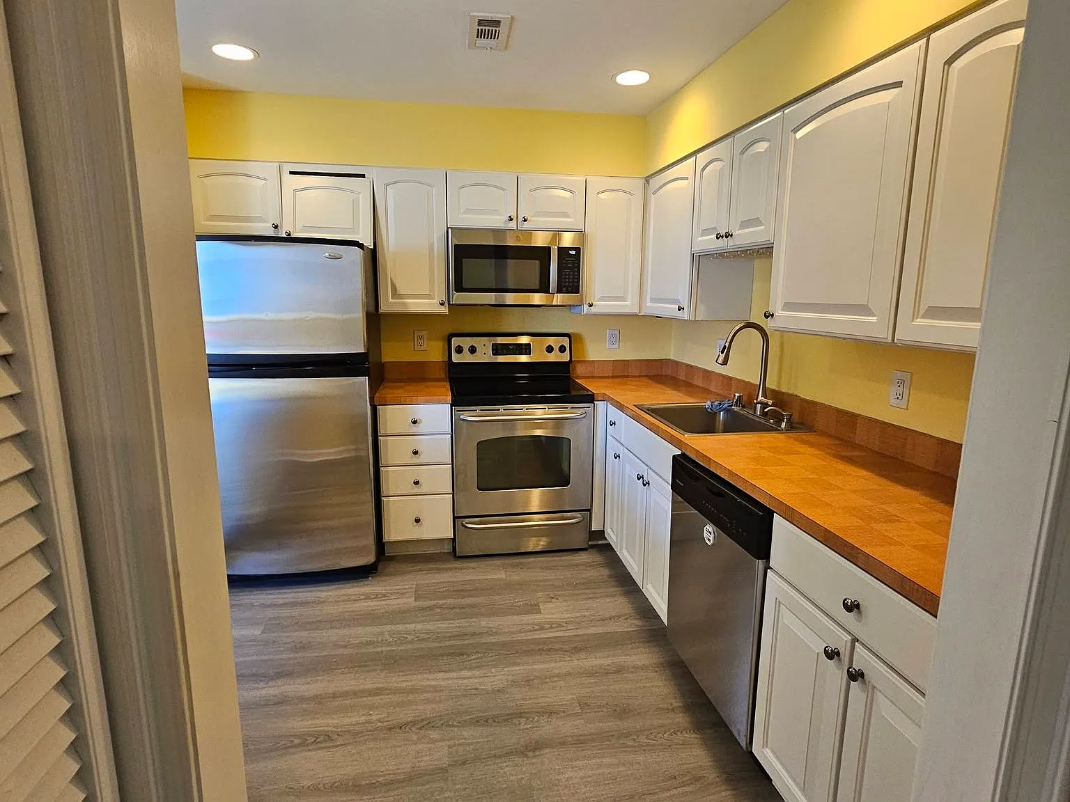 2 bed, 950 sqft, $2,200 — Photo 3