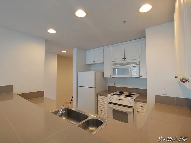321 10th Ave S #607 — Photo 16