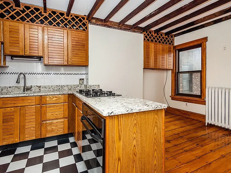31 Myrtle St #4 — Photo 3