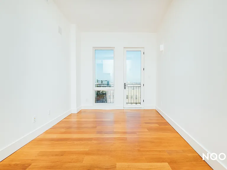 217 Green St #4G — Photo 4