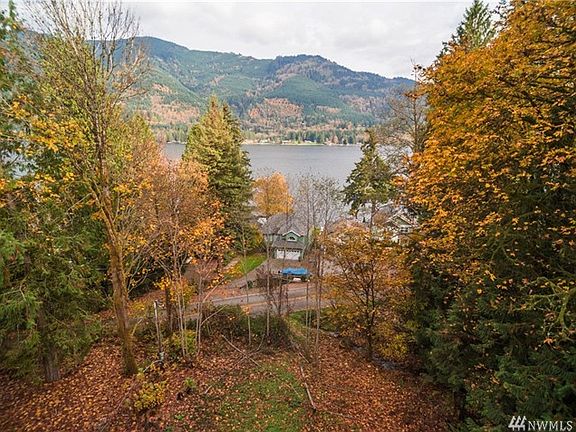 3rd image of 561 W Lake Samish Dr