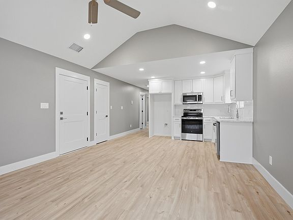 5th image of 1008 S 1st St