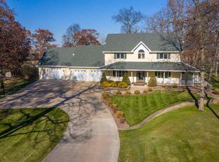 1885 Crown Dr, Oshkosh, WI 54904