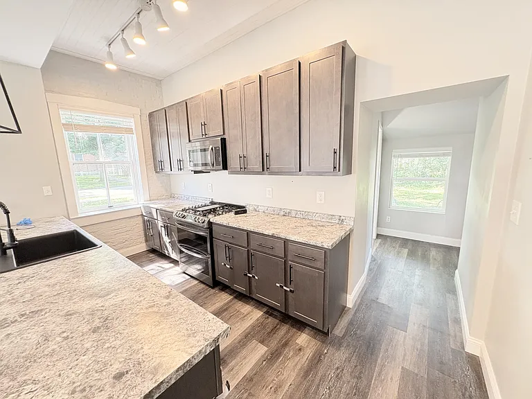 507 E Church St — Photo 4
