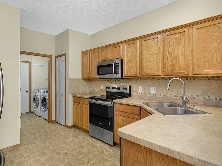 6869 Folkestone Rd — Photo 15