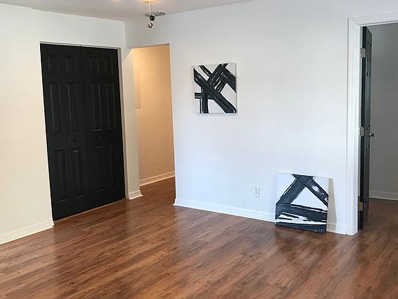 Living Room - entrance to MB