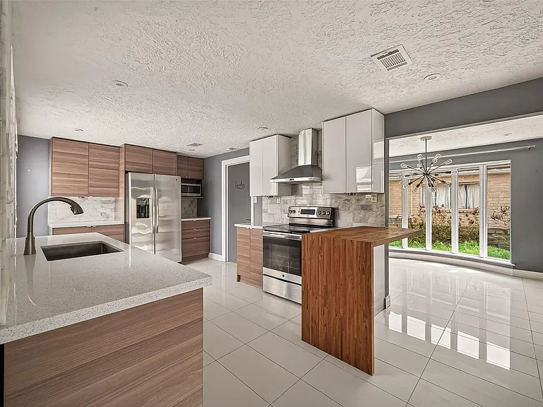 2130 Round Lake Dr — Photo 19