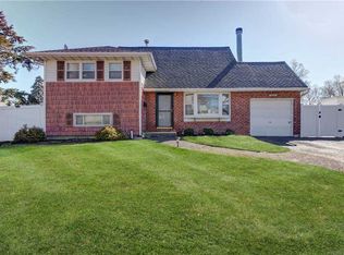 2 Renee Pl, Commack, NY 11725