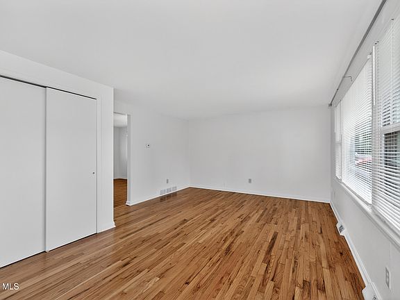 3rd image of 30 Commodore Street