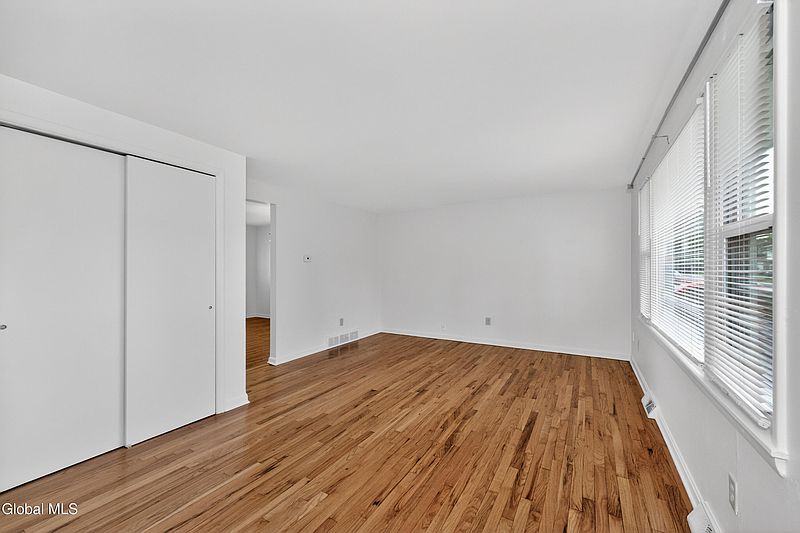 3rd image of 30 Commodore Street