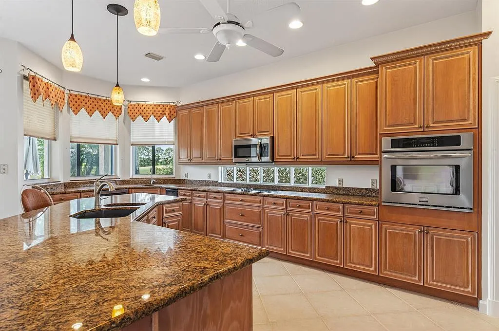 3 bed, 2.5 bath, 2562 sqft, $3,950 — Photo 4