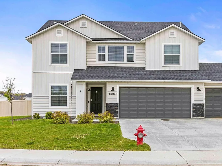 16888 Courtney Way — Photo 2