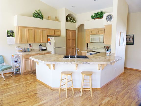 5th image of 10605 E 37th St