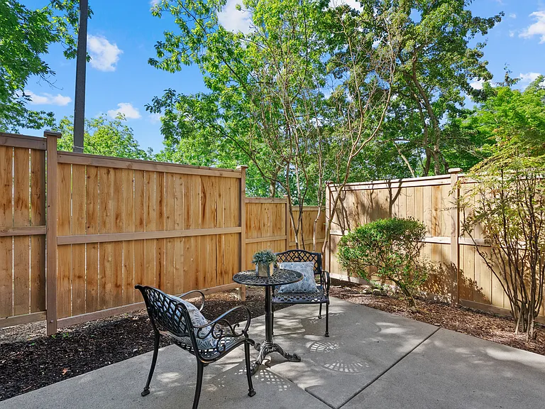 16147 NE 90th Way — Photo 12