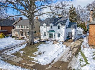 19690 Roslyn Dr, Rocky River, OH