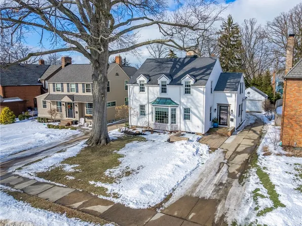 19690 Roslyn Dr, Rocky River, OH 44116