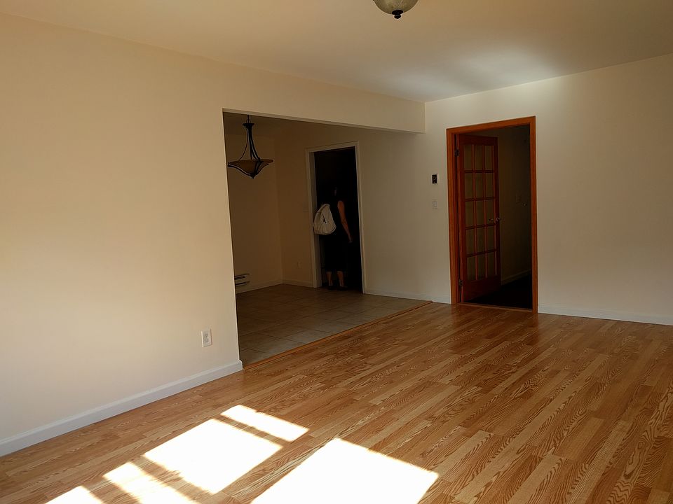 1st image of 3914 Little Neck Pkwy #2