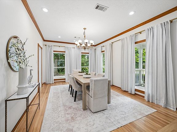 2nd image of 721 W 41st St
