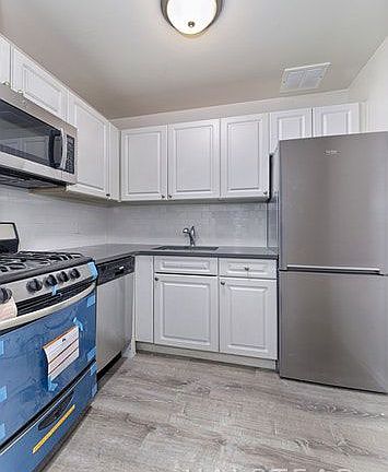 5th image of 160 Front St APT 6A